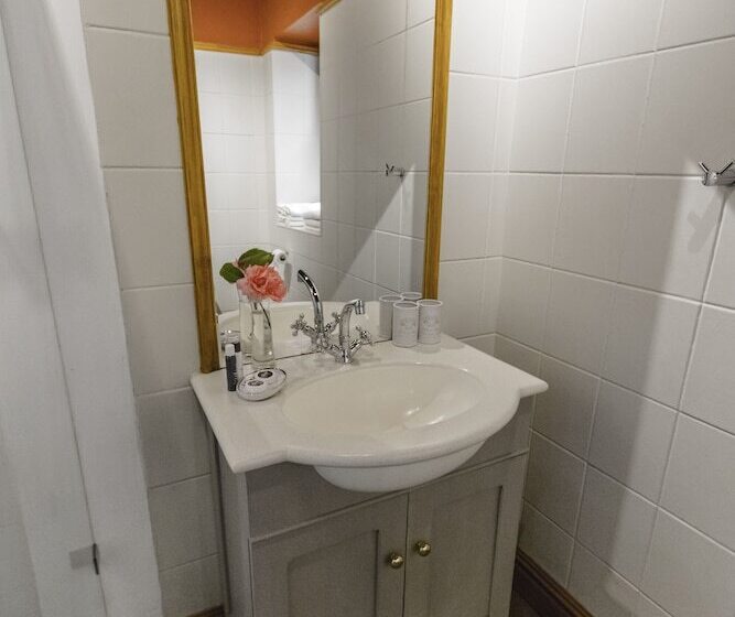 Hotelli De Leeuwenhof Estate