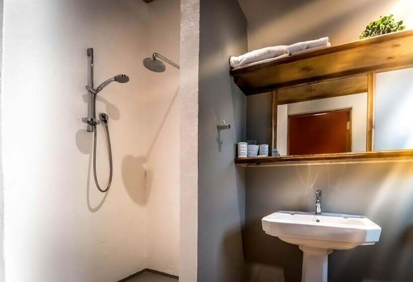 Hotelli De Leeuwenhof Estate