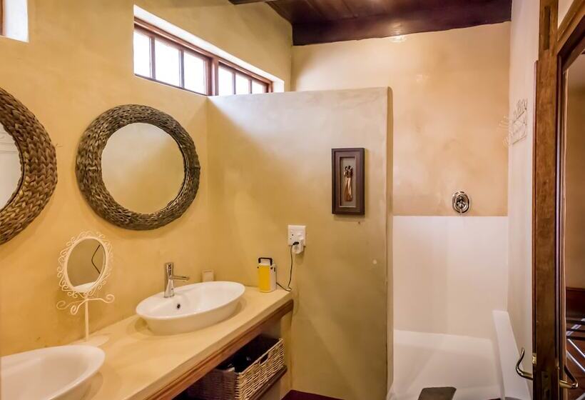 Hotelli De Leeuwenhof Estate