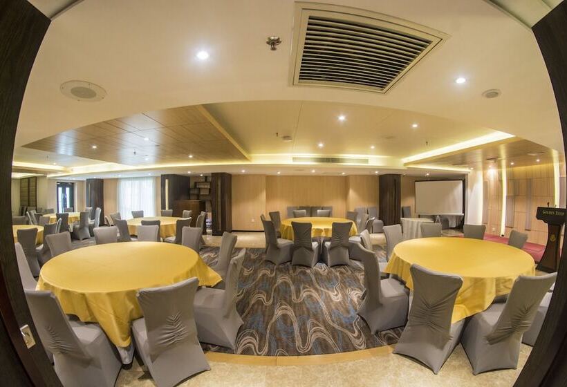 هتل Golden Tulip The Grandmark Dhaka