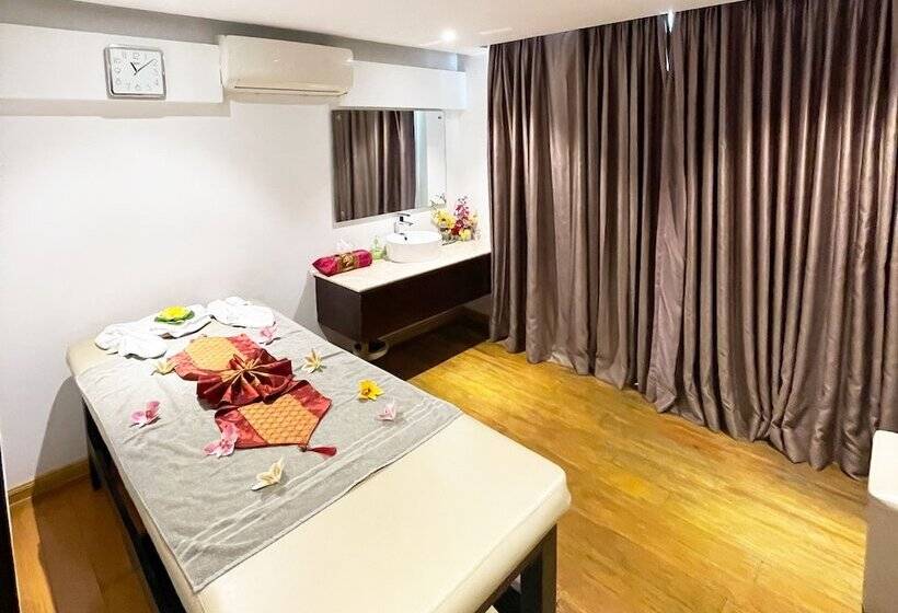 هتل Golden Tulip The Grandmark Dhaka