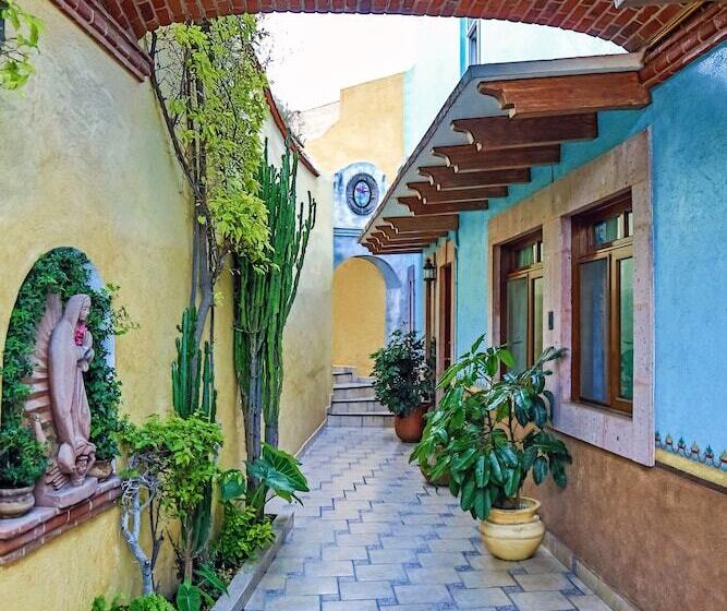 هتل La Plaza De Tequisquiapan