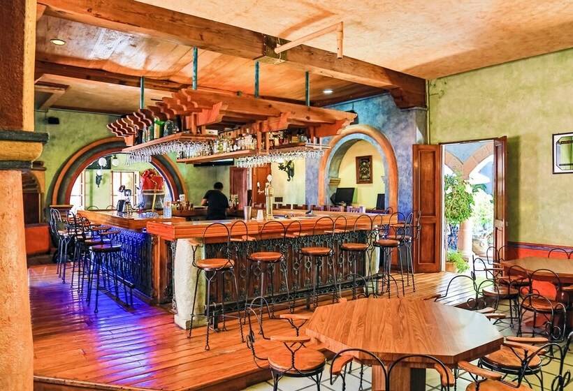 هتل La Plaza De Tequisquiapan