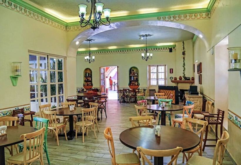 هتل La Plaza De Tequisquiapan