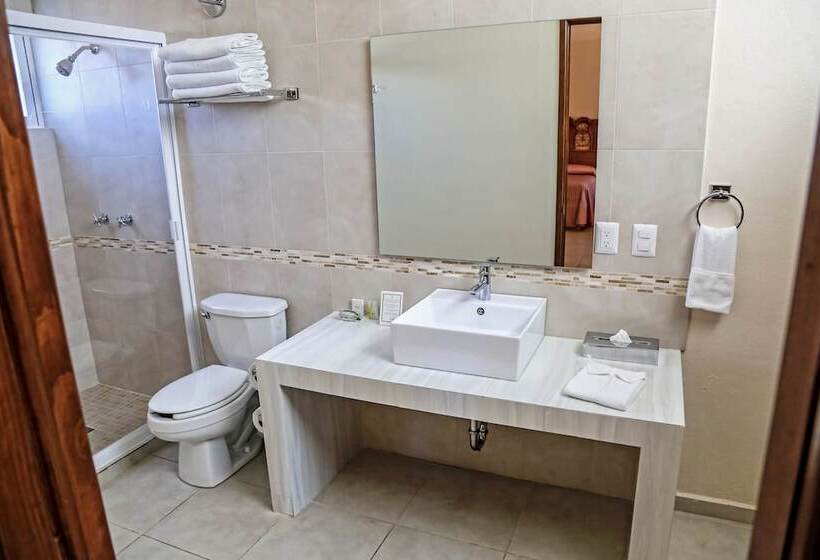 هتل La Plaza De Tequisquiapan