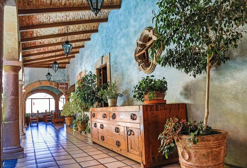 هتل La Plaza De Tequisquiapan