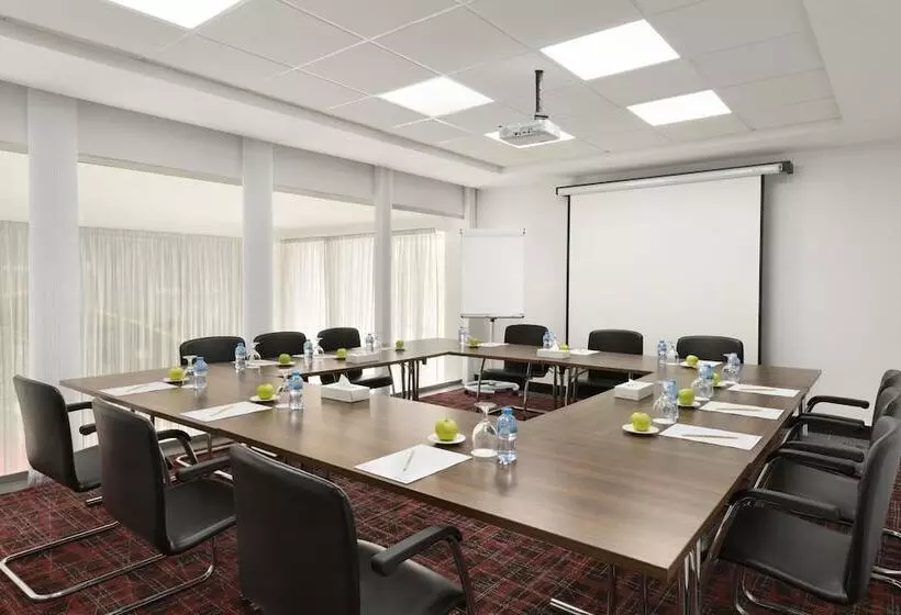 ホテル Ramada Encore Al Khobar Olaya