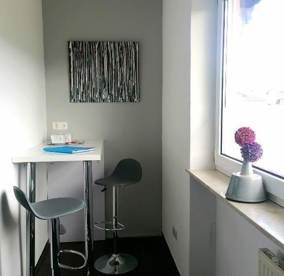 בית מלון כפרי Weingut Tiliahof