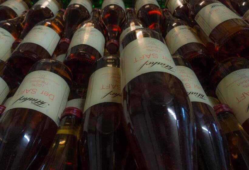 בית מלון כפרי Weingut Tiliahof