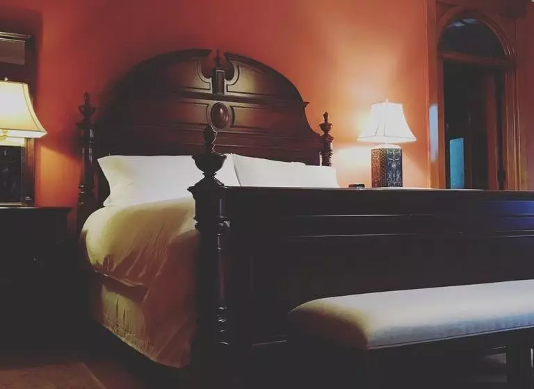 Castle La Crosse Bed And Breakfast