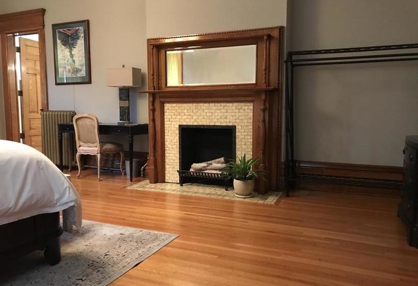 Castle La Crosse Bed And Breakfast