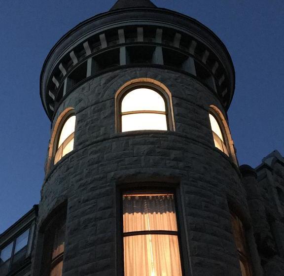 Castle La Crosse Bed And Breakfast