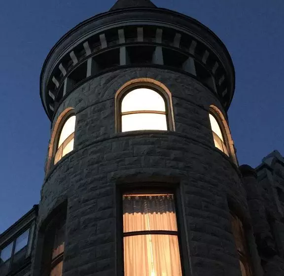 Castle La Crosse Bed And Breakfast