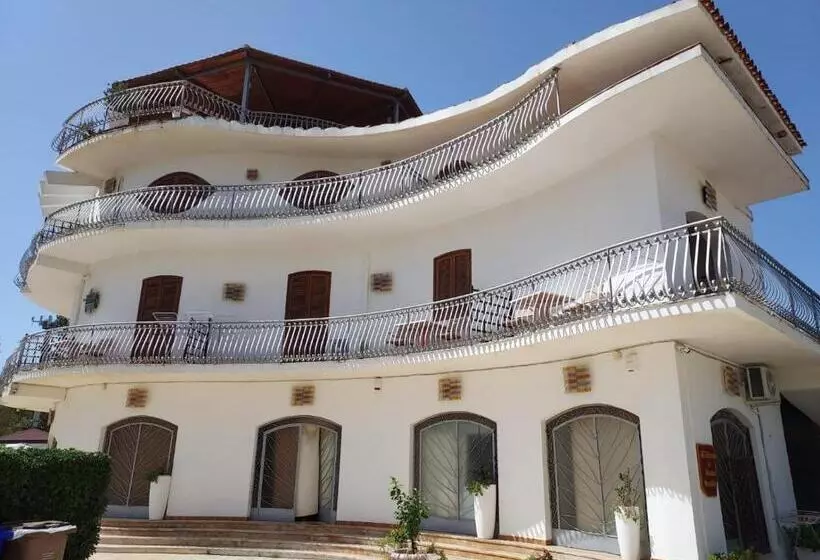 هتل Arenella Beach Rooms