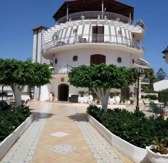 هتل Arenella Beach Rooms