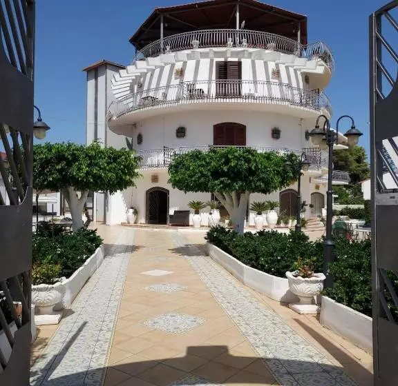 هتل Arenella Beach Rooms