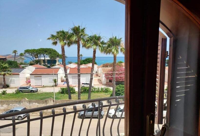 فندق Arenella Beach Rooms