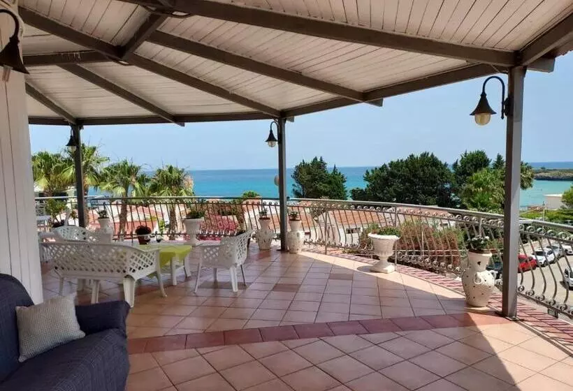 هتل Arenella Beach Rooms