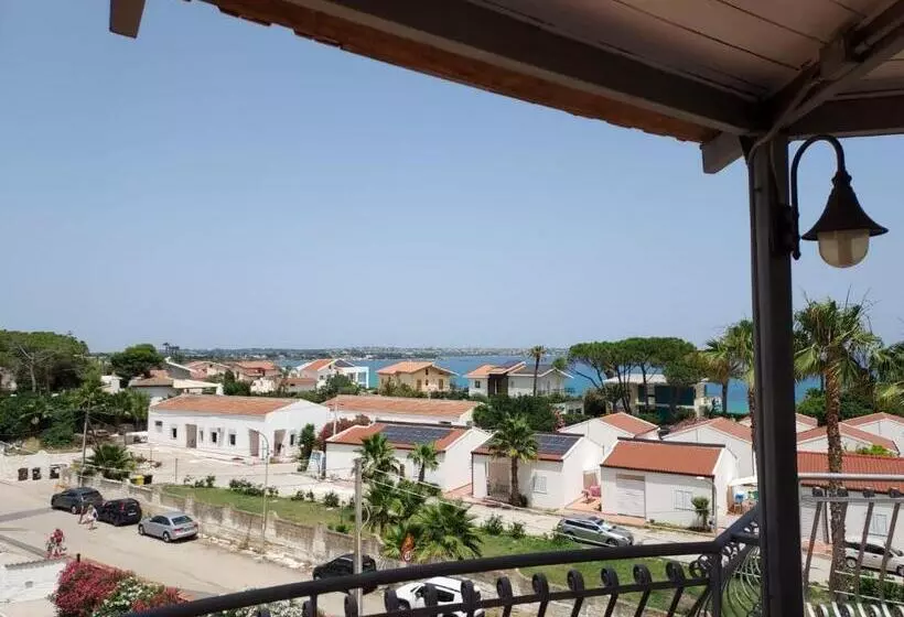 هتل Arenella Beach Rooms