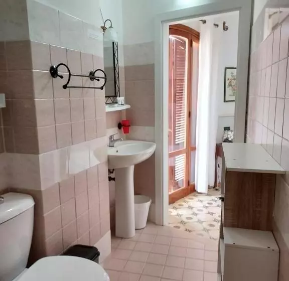 هتل Arenella Beach Rooms