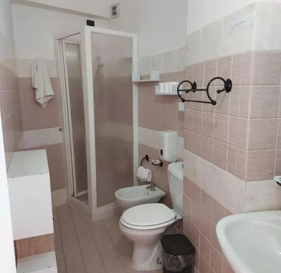 هتل Arenella Beach Rooms