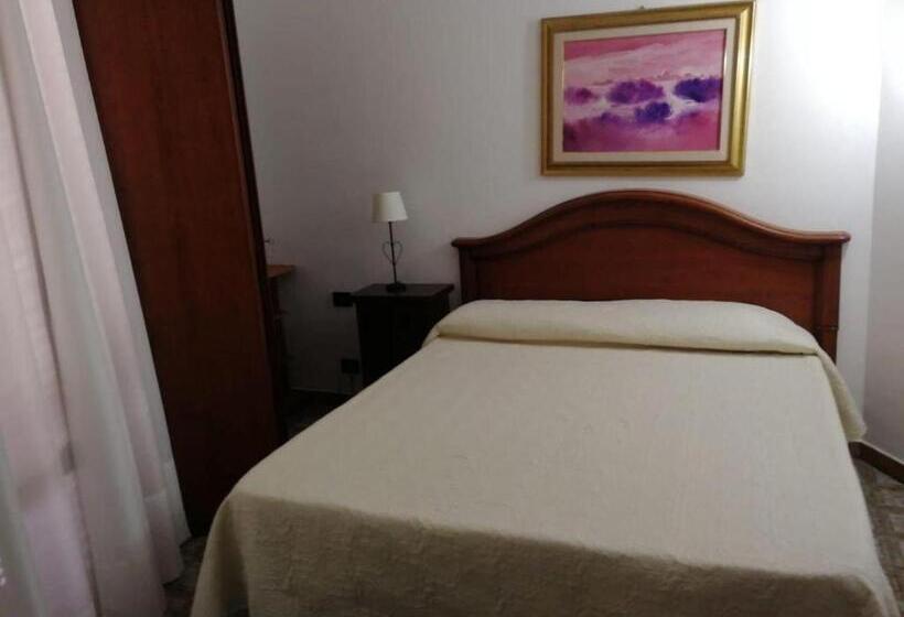 فندق Arenella Beach Rooms