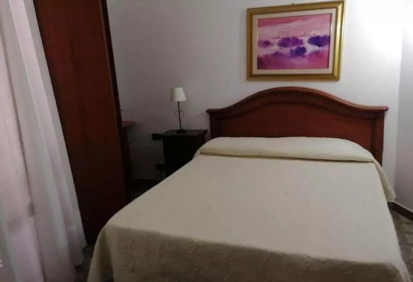 هتل Arenella Beach Rooms