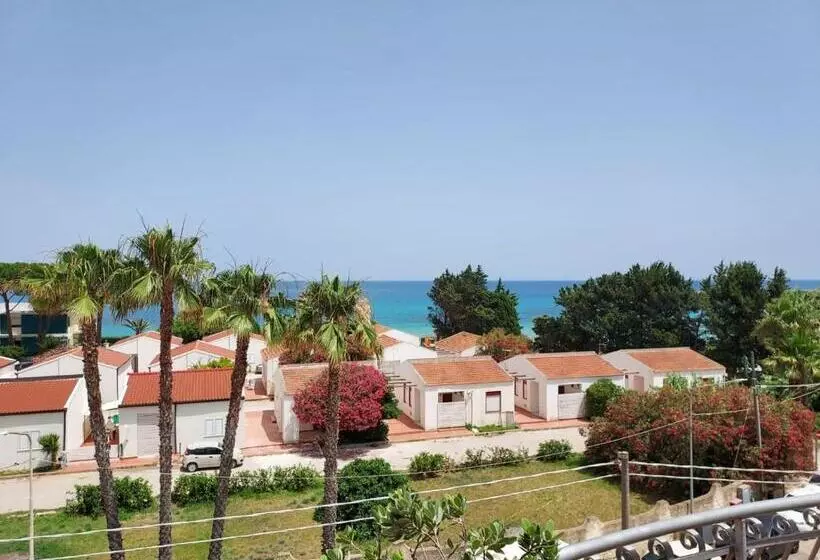 هتل Arenella Beach Rooms