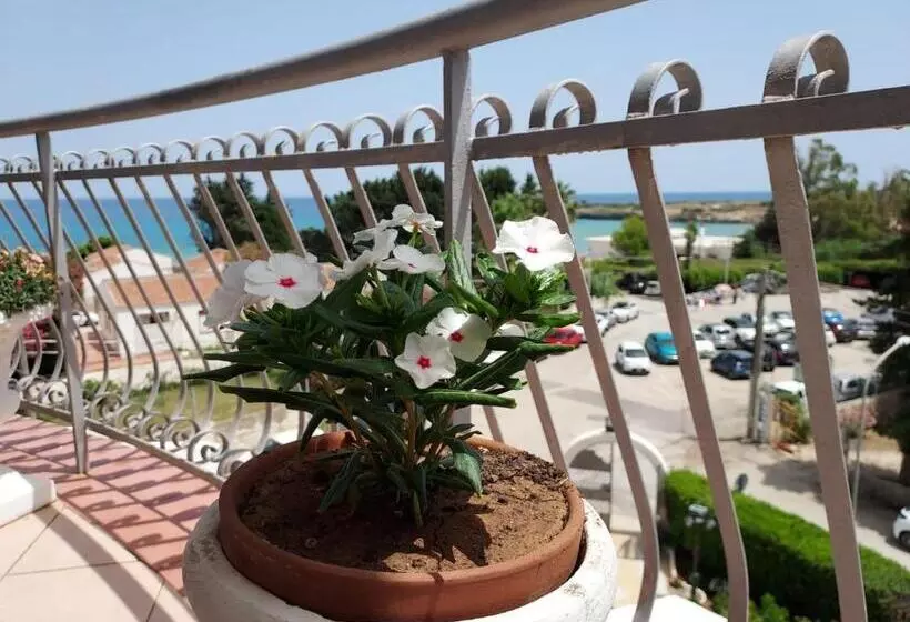 هتل Arenella Beach Rooms