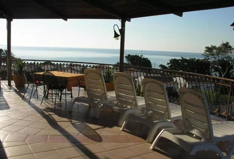 هتل Arenella Beach Rooms