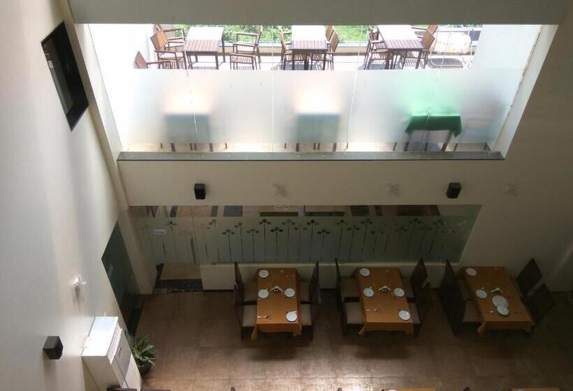 ホテル Manasi Pride