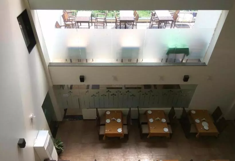 Hotelli Manasi Pride
