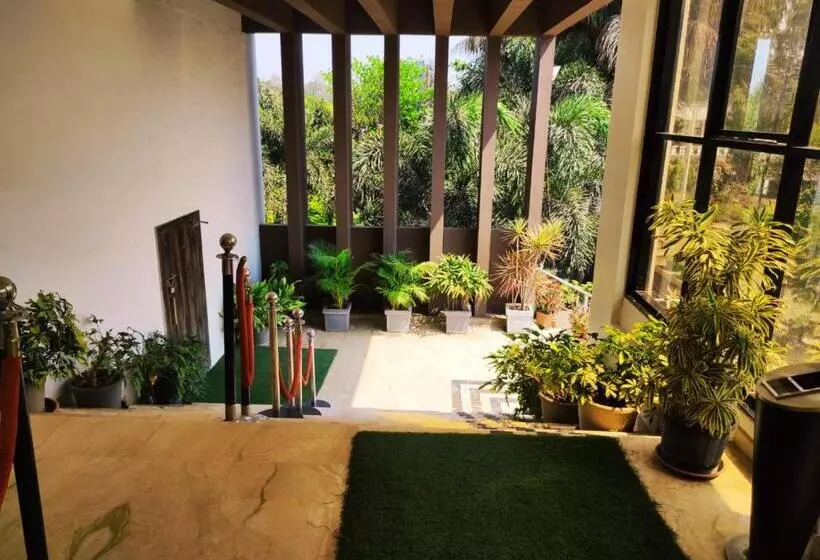 Hotelli Manasi Pride