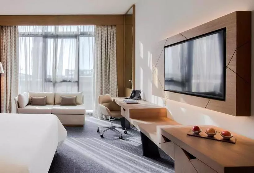 هتل Pearl Rotana Capital Centre