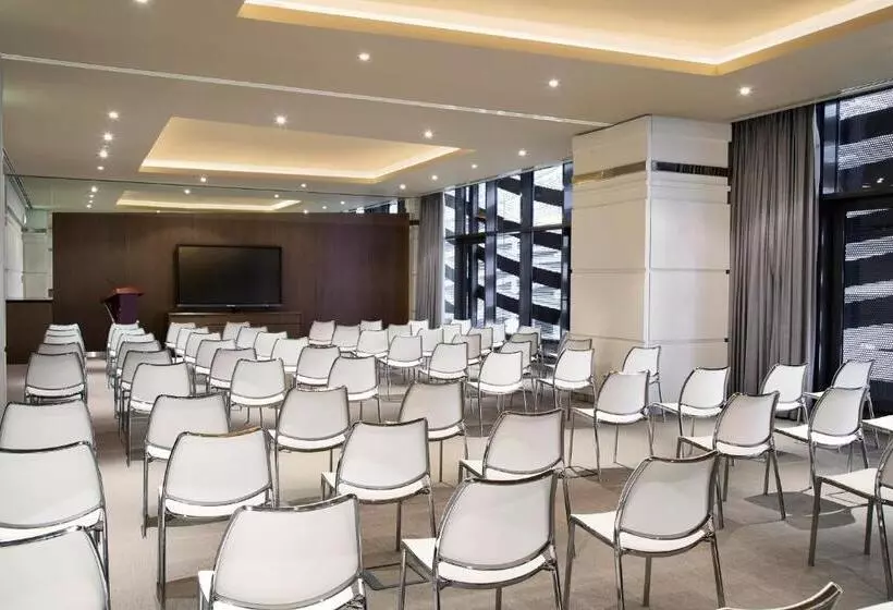 هتل Pearl Rotana Capital Centre