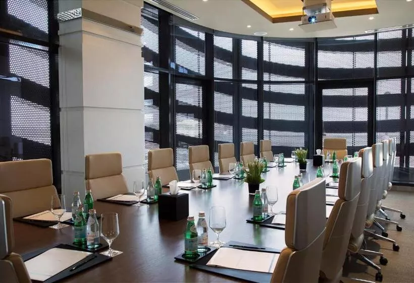 هتل Pearl Rotana Capital Centre