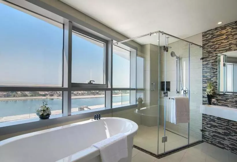 هتل Pearl Rotana Capital Centre