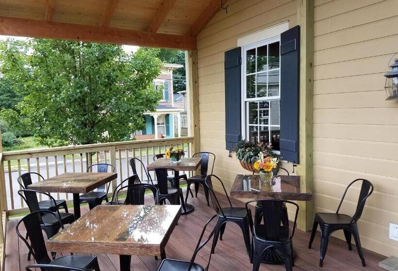 فندق The Railroad Inn