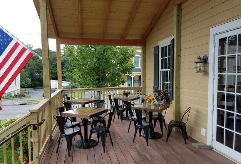 فندق The Railroad Inn