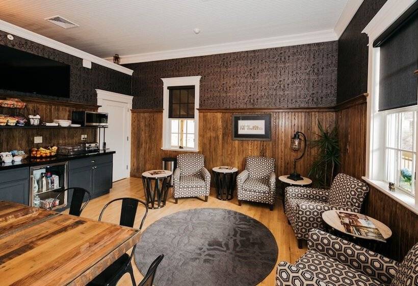 فندق The Railroad Inn