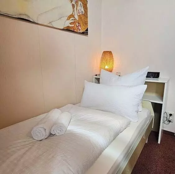 ベッドアンドブレックファースト Pension Weiße Rose, Parkplatz, Frühstück, Wlan, Zentral