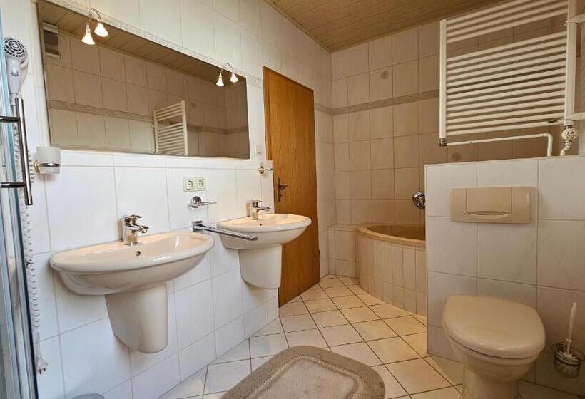 ベッドアンドブレックファースト Pension Weiße Rose, Parkplatz, Frühstück, Wlan, Zentral