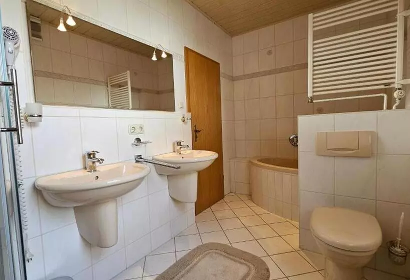 ベッドアンドブレックファースト Pension Weiße Rose, Parkplatz, Frühstück, Wlan, Zentral