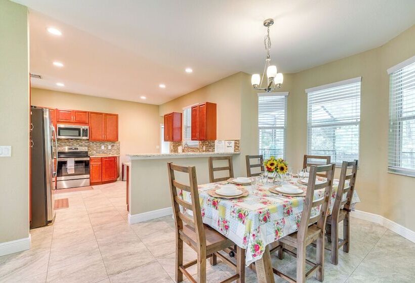 Brooksville Home ~ 5 Mi To Weeki Wachee Springs!