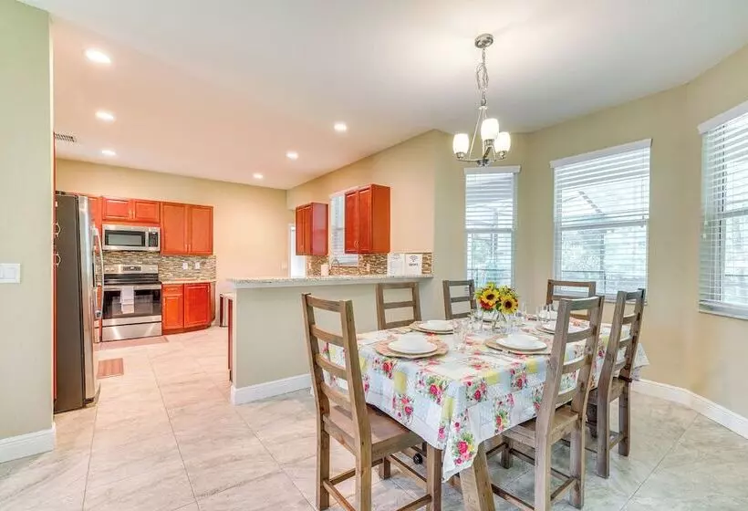 Brooksville Home ~ 5 Mi To Weeki Wachee Springs!