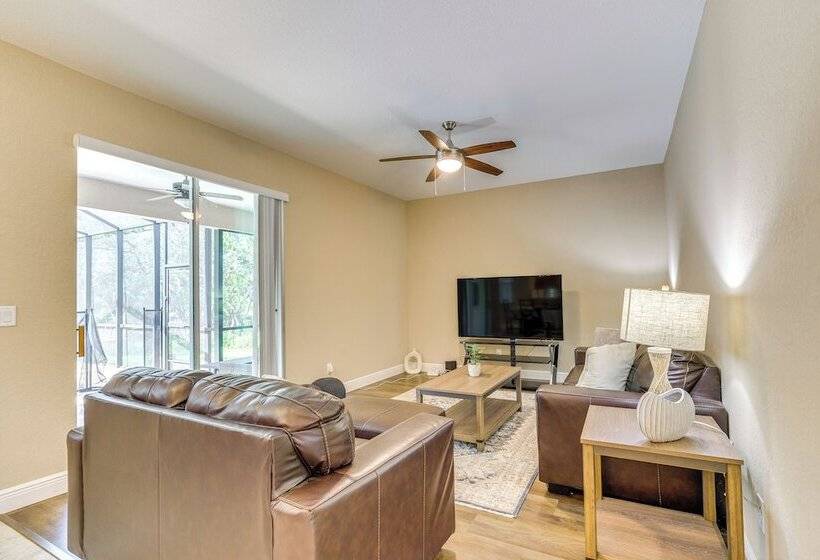 Brooksville Home ~ 5 Mi To Weeki Wachee Springs!