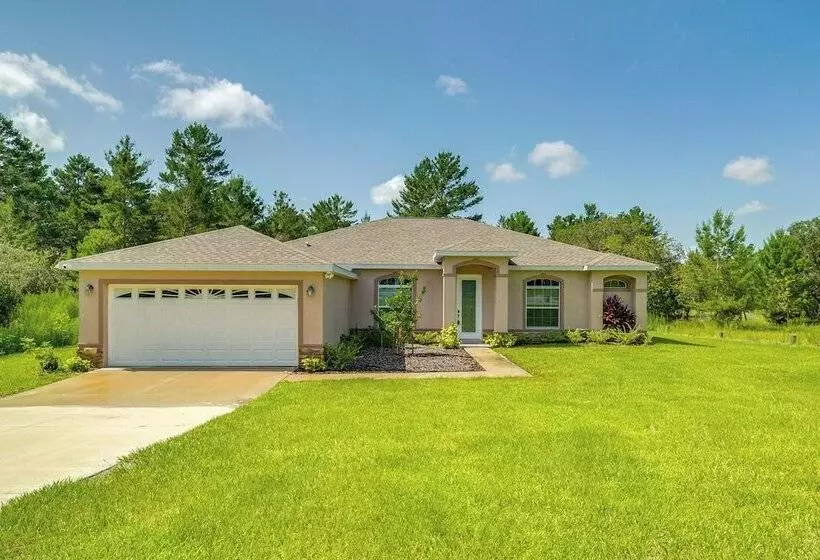 Brooksville Home ~ 5 Mi To Weeki Wachee Springs!