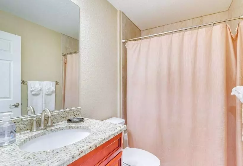 Brooksville Home ~ 5 Mi To Weeki Wachee Springs!