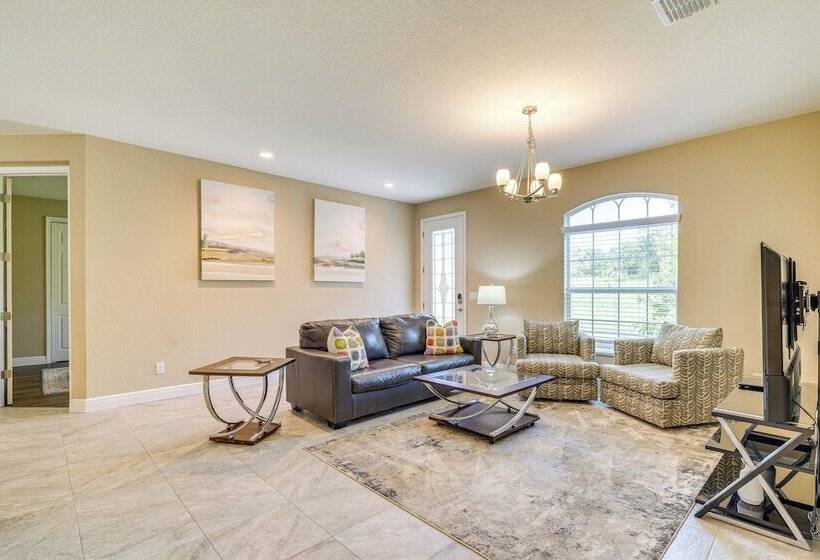 Brooksville Home ~ 5 Mi To Weeki Wachee Springs!