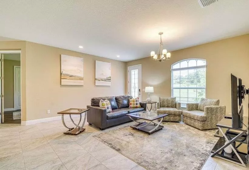 Brooksville Home ~ 5 Mi To Weeki Wachee Springs!